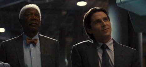 Selina Kyle, Lucius Fox i Bruce Wayne w klipach z "Mroczny Rycerz powstaje"