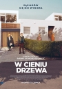 W cieniu drzewa - plakat